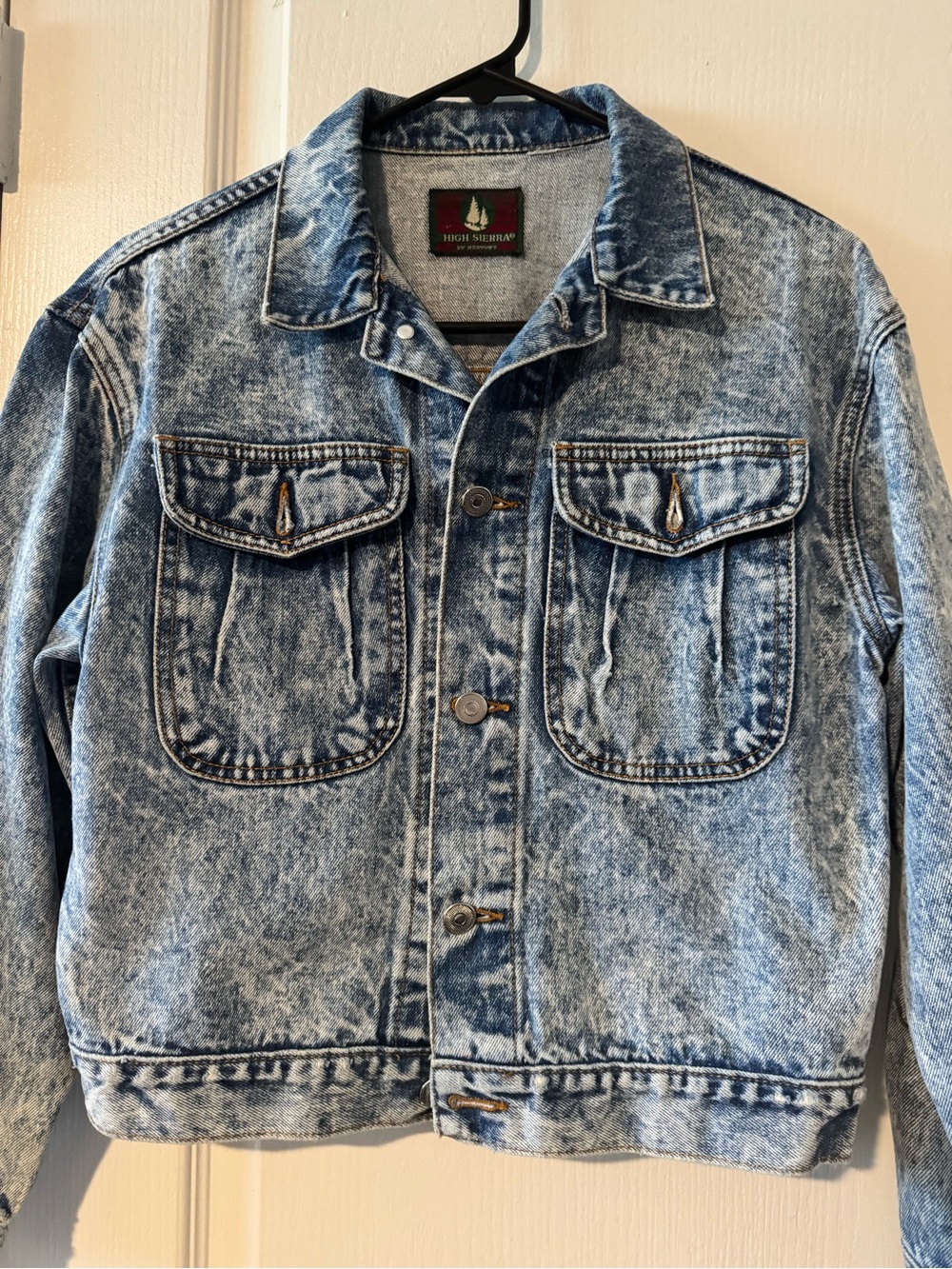 Vintage 80s/90s High Sierra Acid-Wash Jean Jacket in Light Blue and White
